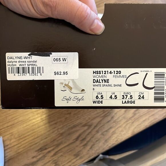 SOFT STYLE.  WHITE SPARKLE SANDALS.  NEW. - Picture 10 of 11